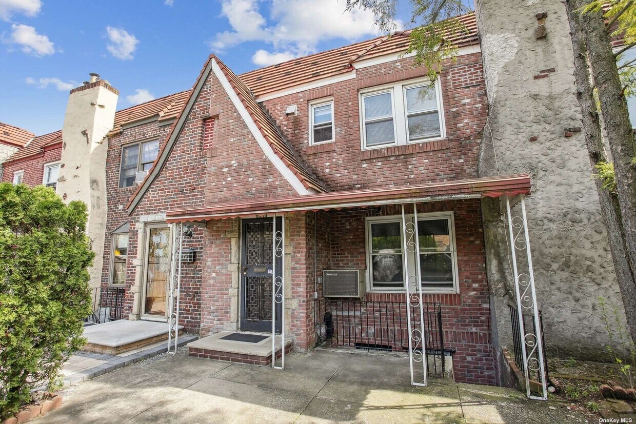 Primary Photo - 85-74 67th Ave