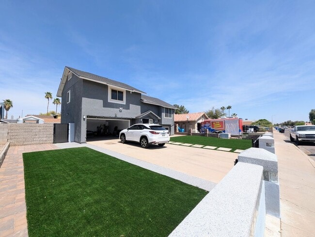 Building Photo - 8914 W Encanto Blvd