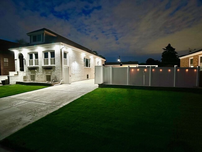 Building Photo - 2559 Elm St