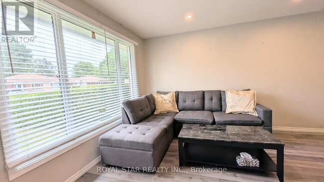 Photo du bâtiment - 42 Witty Ave