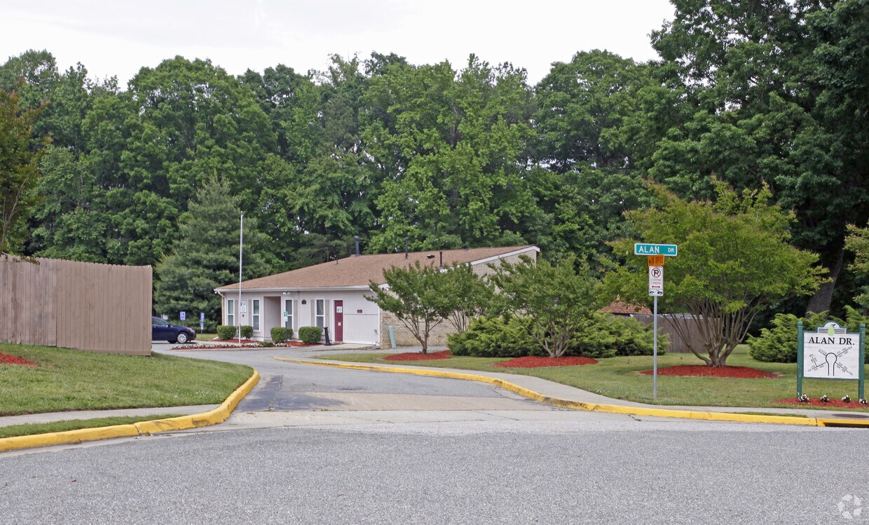 Foto del edificio - Pear Tree Park Townhouses