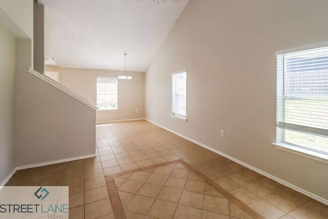 Building Photo - REDUCED!