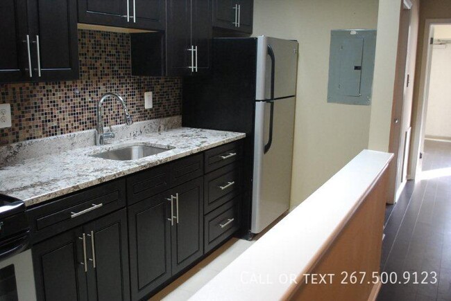 Foto del edificio - Great 2BR/1BA unit close to train in Unive...