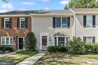 Building Photo - 705 Meadow Ct
