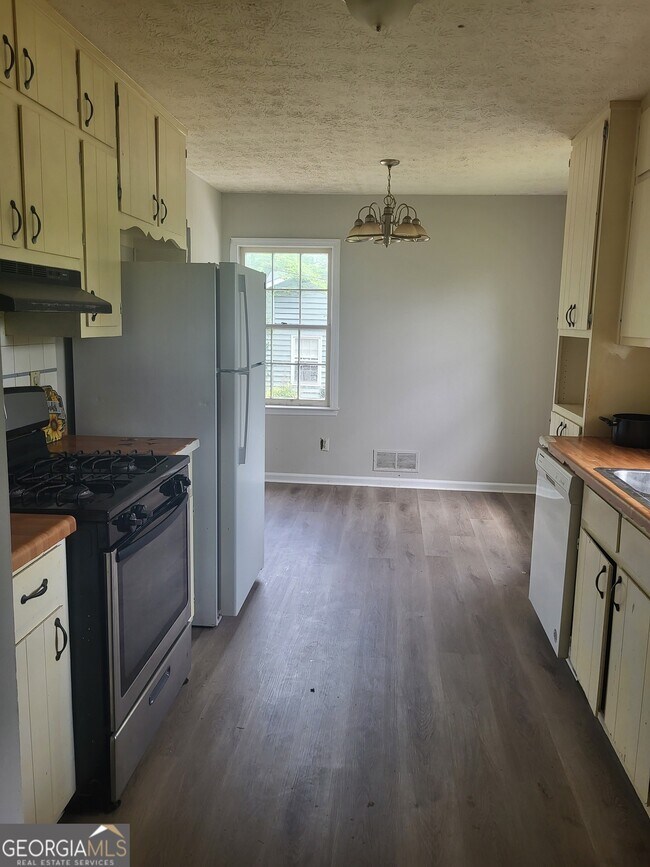 Building Photo - 1293 Monfort Rd