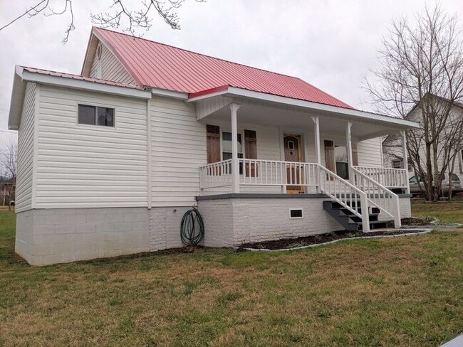 Building Photo - Newly Renovated Marion Home!