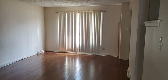 Foto del edificio - 2400 E 103rd St