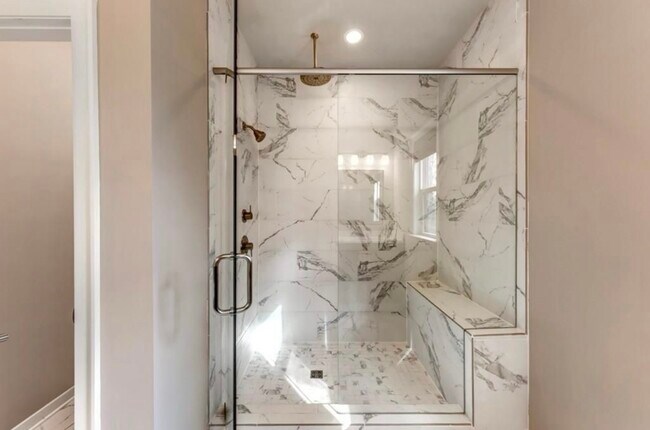 Master bath - 1015 Brandsford St NW