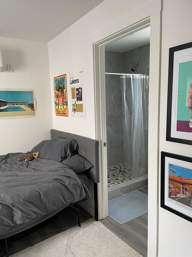 Foto del edificio - 2624 Regent St