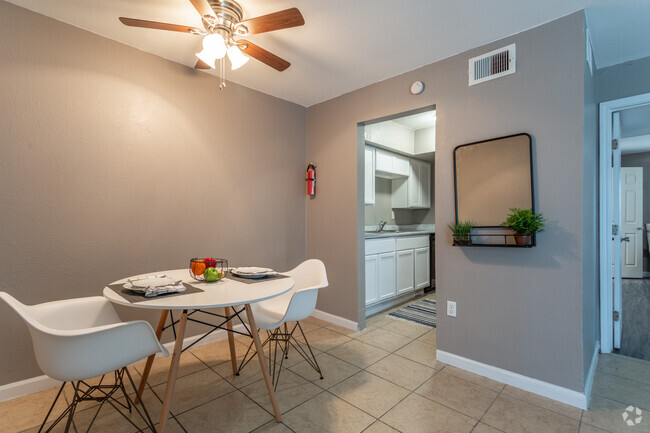 Dining Area - Country Club Place Apartments