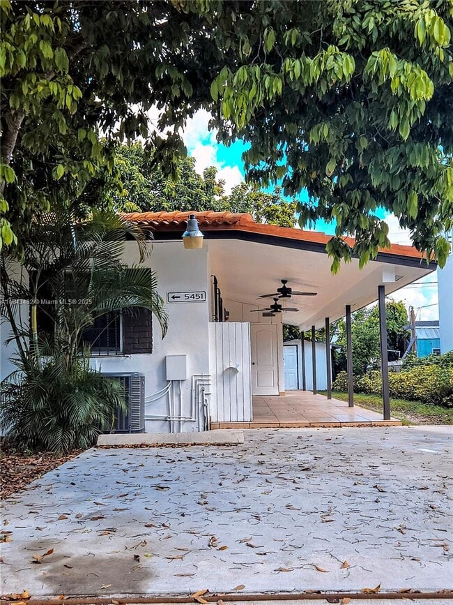 Foto del edificio - 5451 SW 5th Ter
