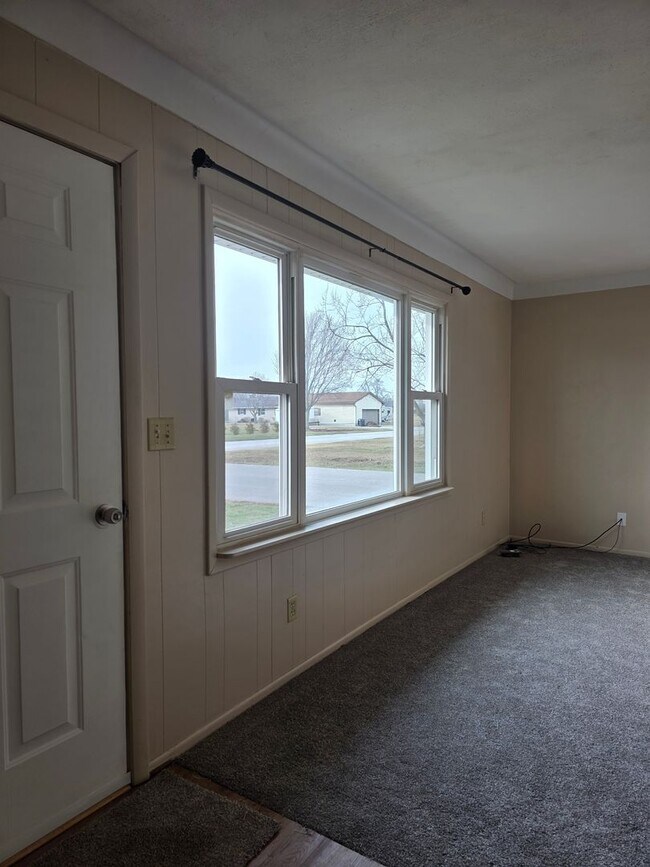 Building Photo - Three bedroom home in North Baltimore