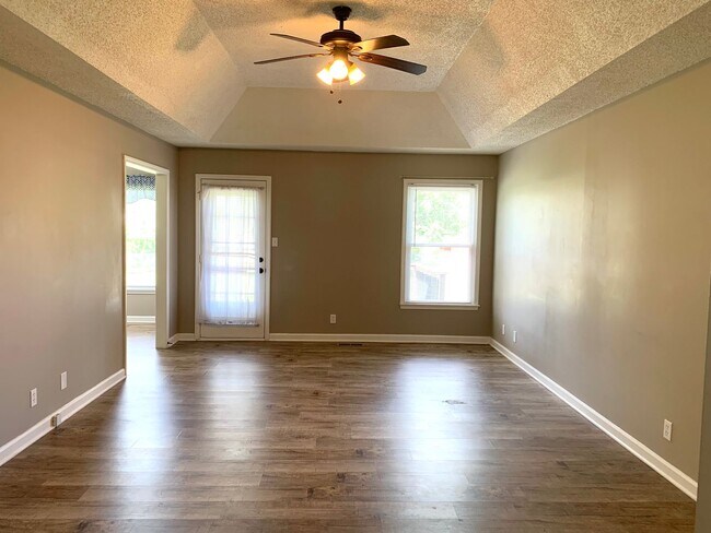 Building Photo - 917 Arrow Cir
