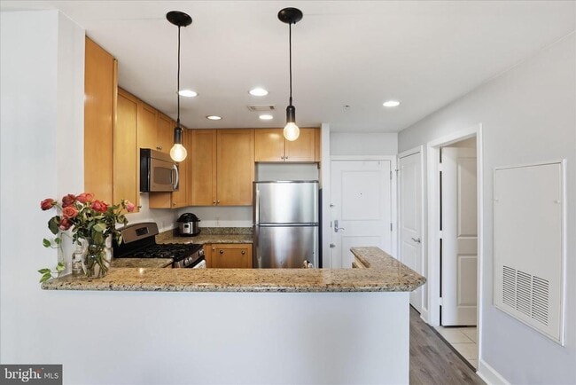 Building Photo - 3600 S Glebe Rd