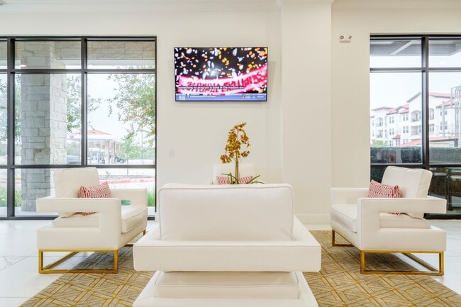 Building Photo - Reveal Lake Ridge