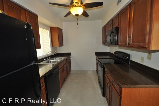 Building Photo - 233 Crown Oaks Way