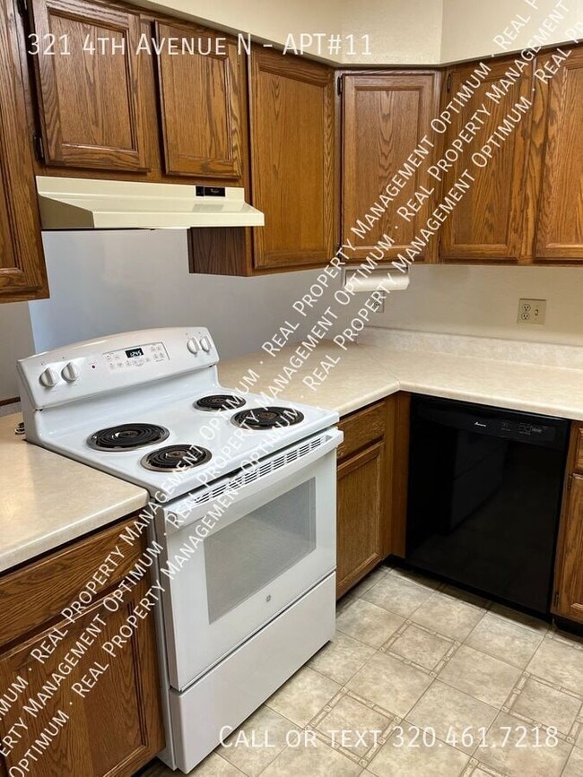 Building Photo - 321 4th Ave N