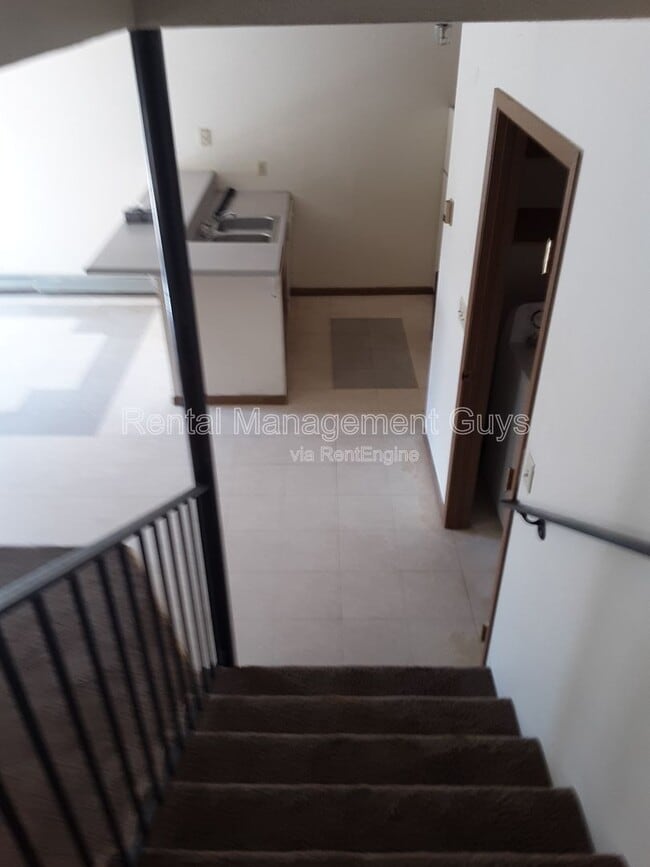 Foto del edificio - 430 1st Ave NE