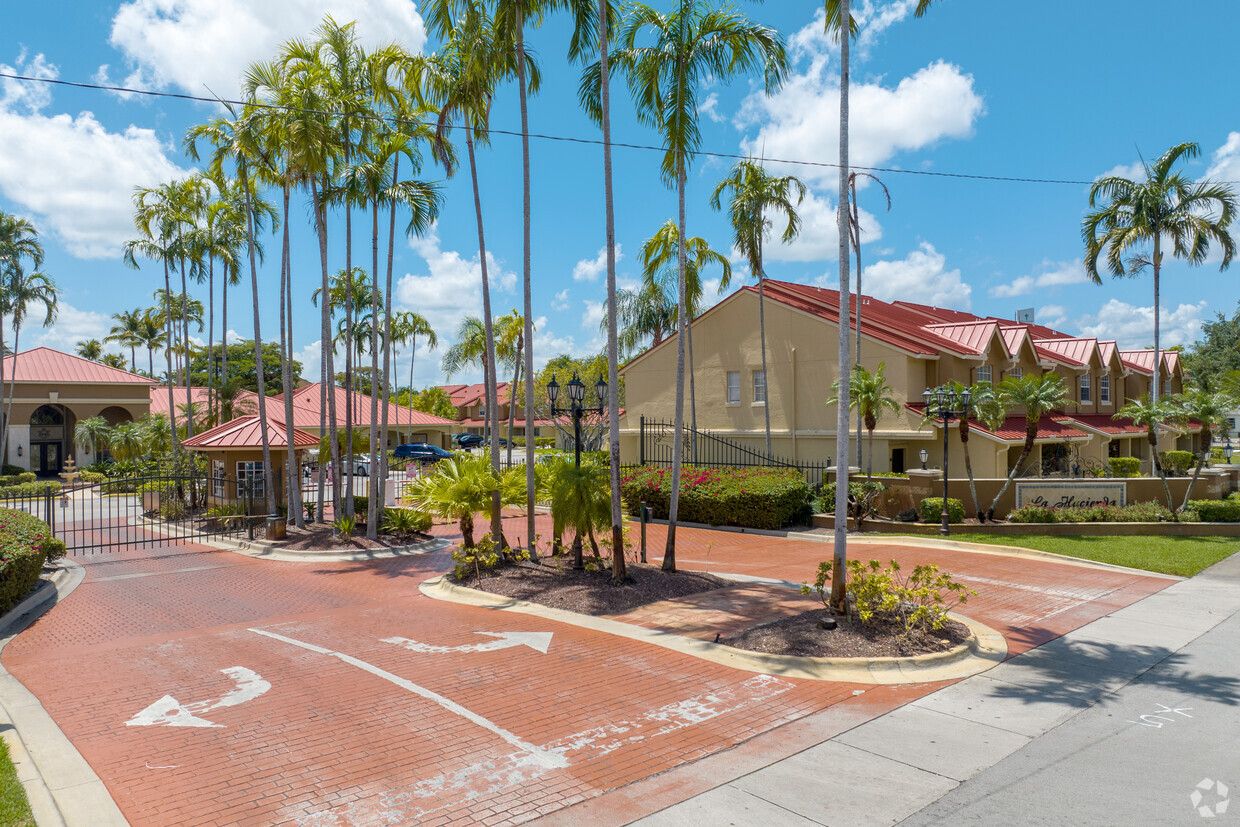 Primary Photo - La Hacienda Country Club