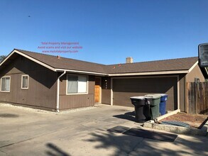 Building Photo - 464 N Cherry St