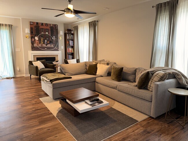 Foto del edificio - 2722 Meadow Knoll Dr