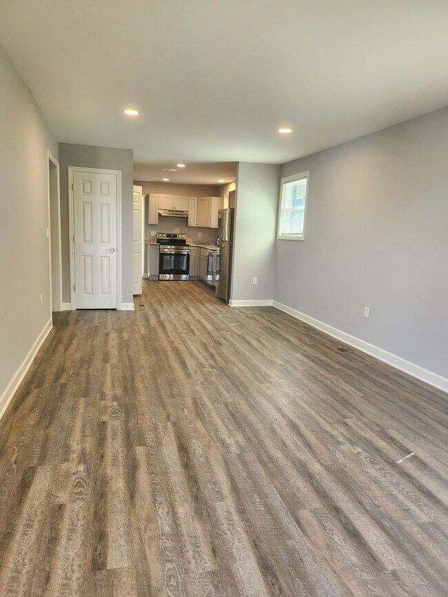 Foto del edificio - 2 bedroom 1 bath fully updated home in Eas...
