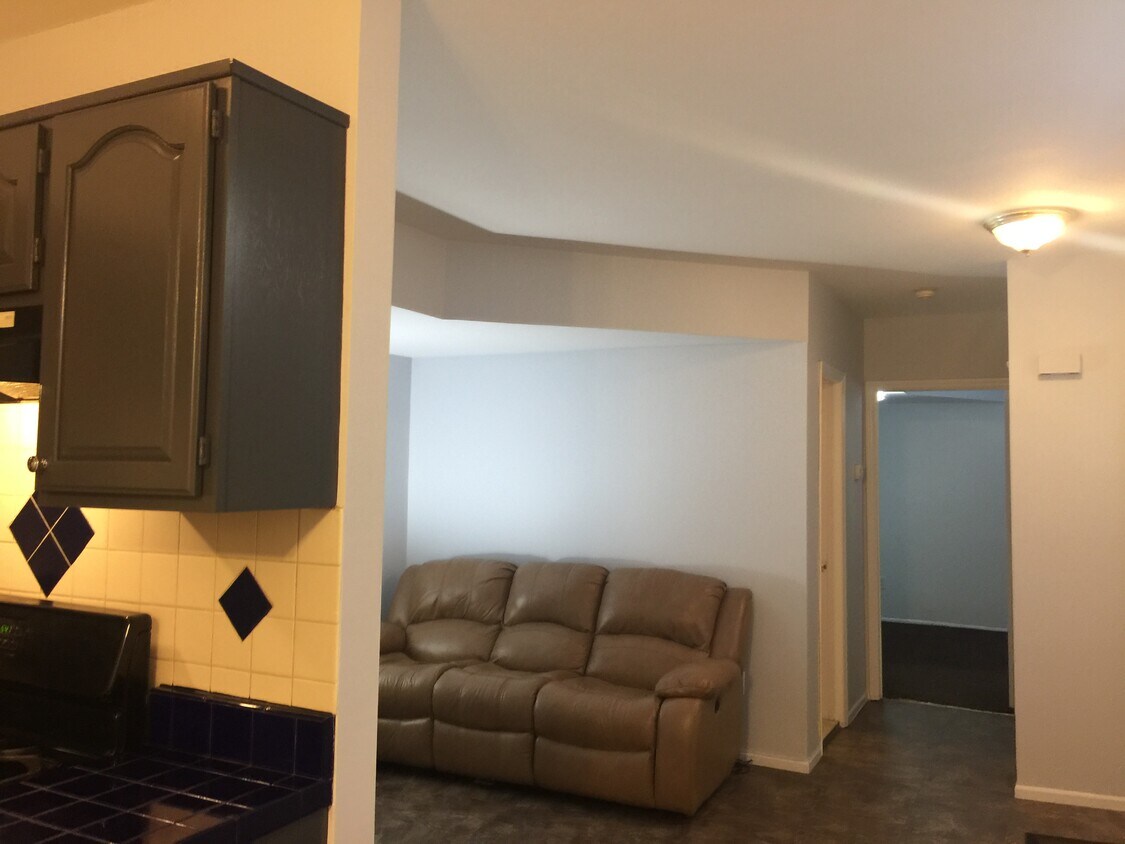 living room - 314 Alverson Ave