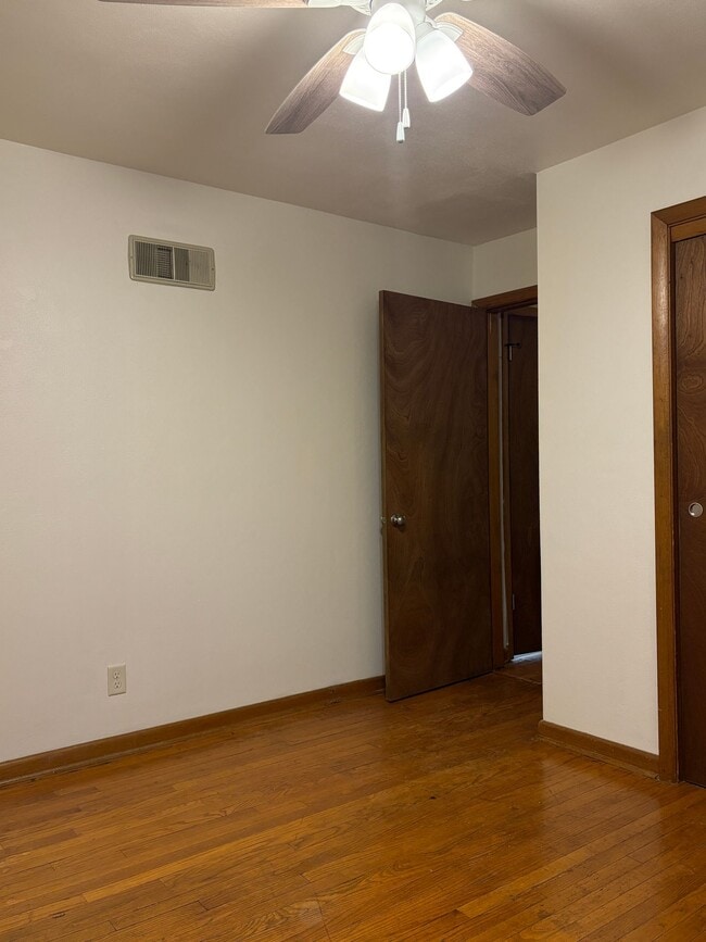 Foto del edificio - Immaculate Updated 3 Bedroom one 1 Bath with Garage