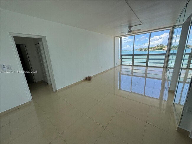 Foto del edificio - 10281 E Bay Harbor Dr