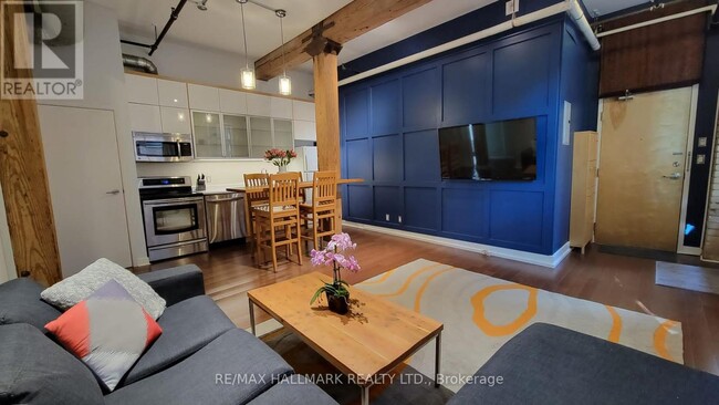 Photo du bâtiment - 383-383 Adelaide St E