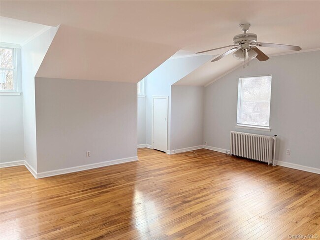 Building Photo - 6 Oakland Ct