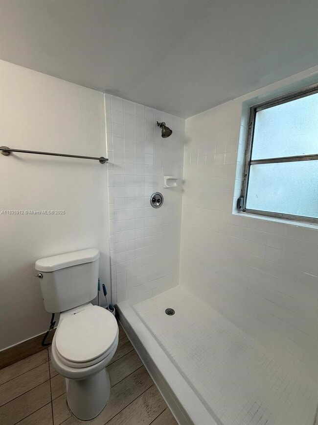 Foto del edificio - 8610 N Sherman Cir