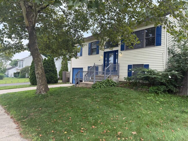 Building Photo - 198 Village Dr