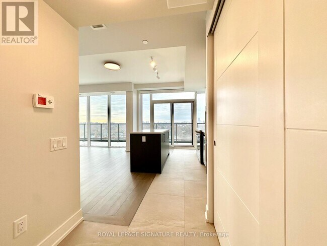 Photo du bâtiment - 664 Spadina Ave.