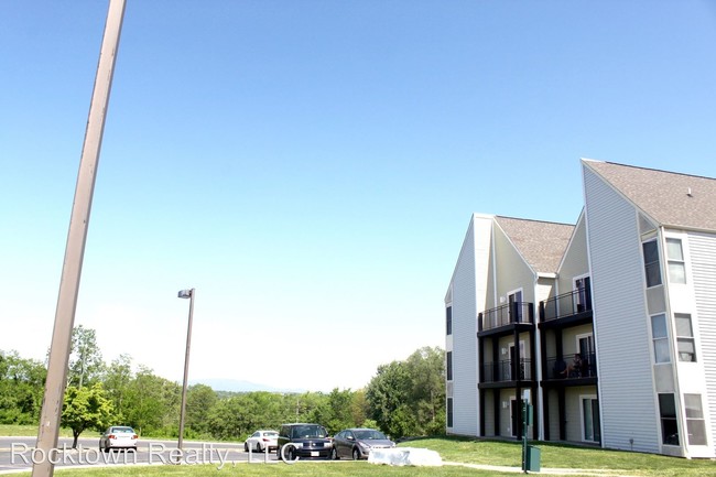 Building Photo - 1330 Hunters Rd