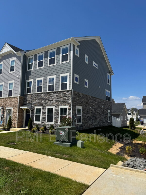 Building Photo - 10705 Millport St