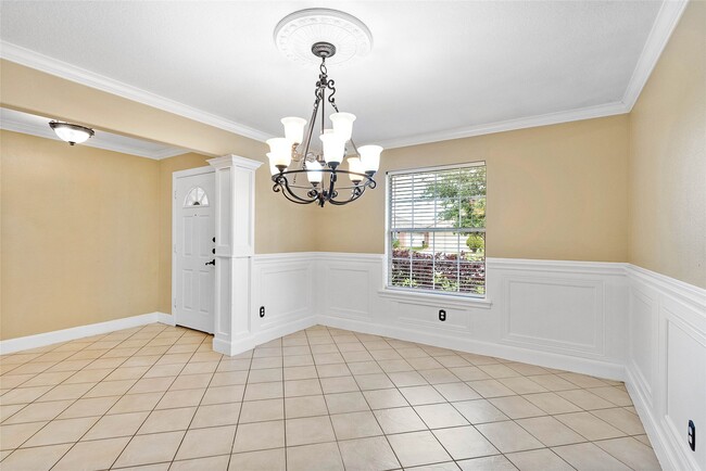 Foto del edificio - 7811 Fall Glen Dr
