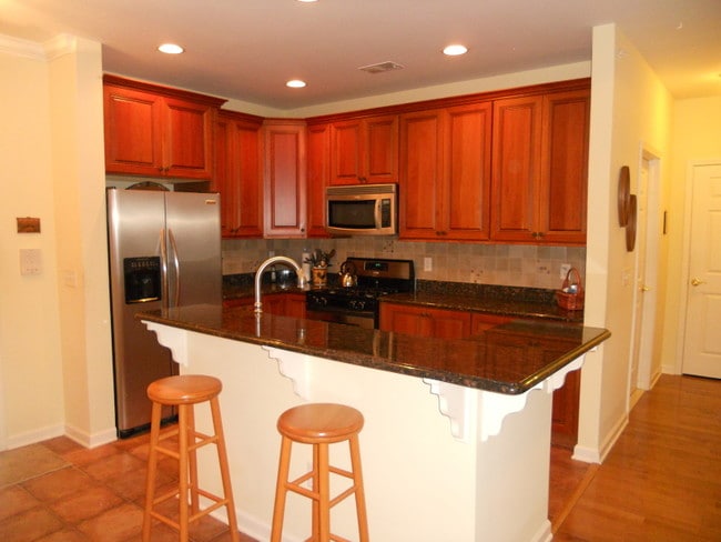 Building Photo - 83 Ridgeview Ln