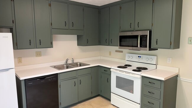 Building Photo - 145 Sleepy Creek Dr