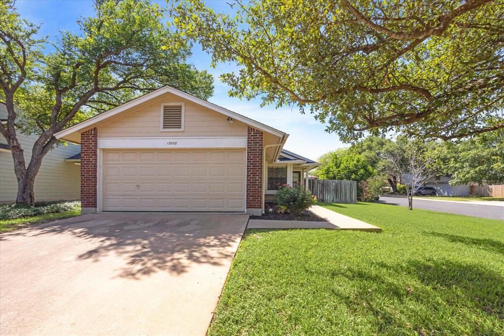 Foto principal - 13008 Steeple-Chase Dr