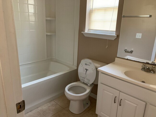 Building Photo - Duplex for Rent