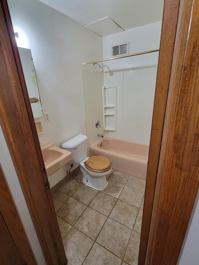 Building Photo - 1484