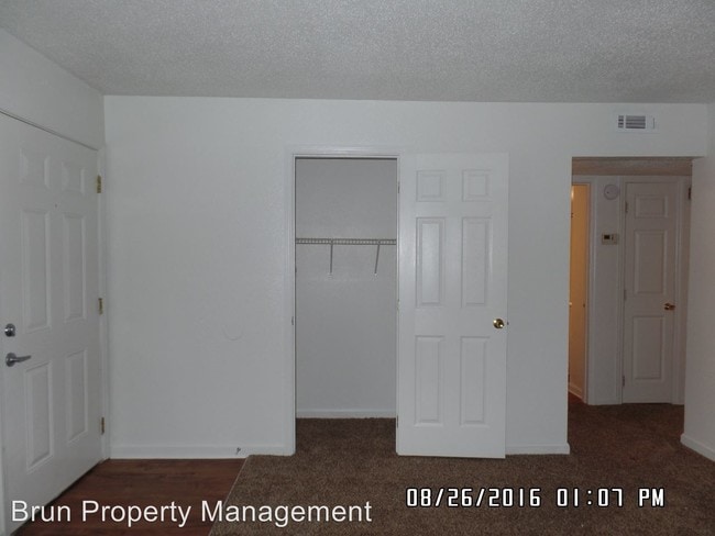 Building Photo - 442 E Red Bud Rd