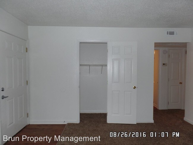 Foto del edificio - 442 E Red Bud Rd