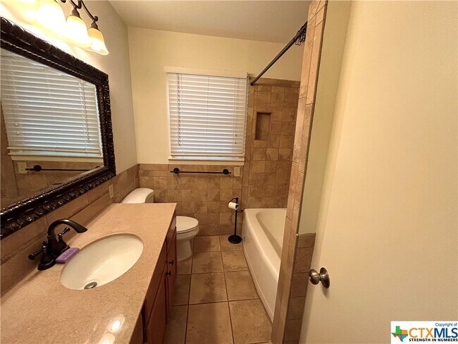 Foto del edificio - 875 E Torrey St