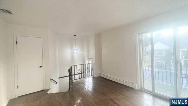 Building Photo - 556 Longview Ave