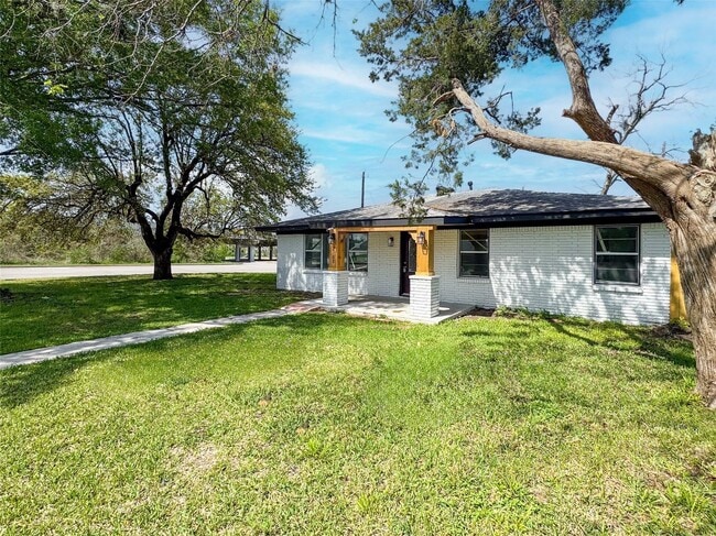 Building Photo - 2108 Ontario Ave