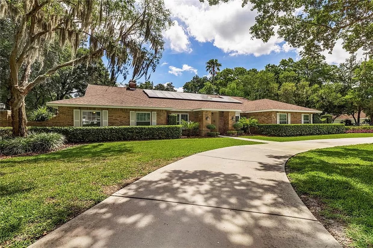 Primary Photo - Spacious 4 Bedroom 3 Bath in Southoak
