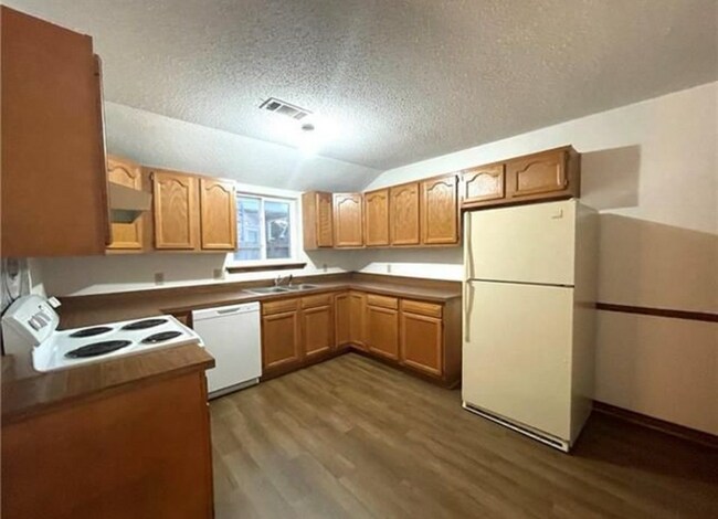 Building Photo - 215 Dunleith Dr