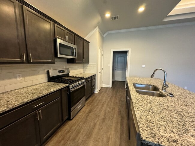 Building Photo - Owner offering a monthly Military discount for active military! Haughton School District... Close...